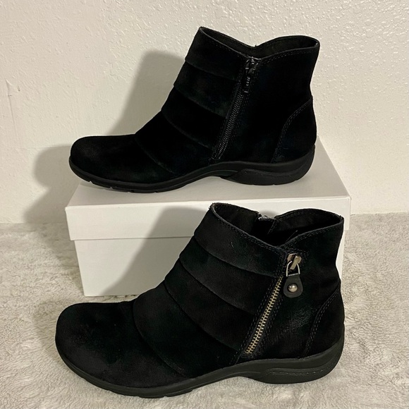 Clarks Christine Sway Black Suede Ankle Boots Women’s Size 7M Dual Zippers - Picture 2 of 10